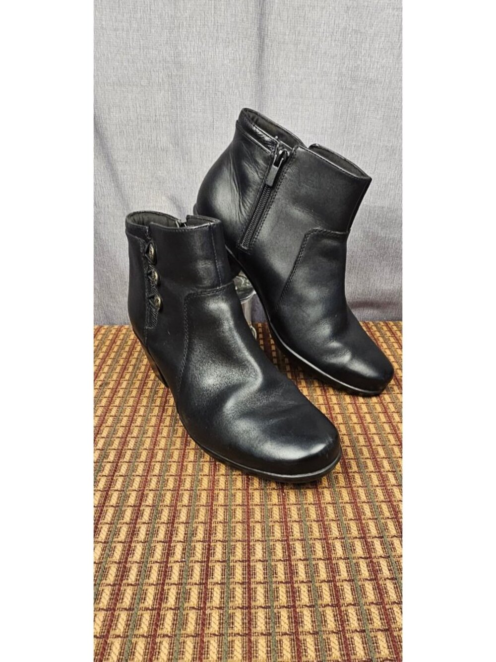 Black Leather Ankle Boots With Decorative Buttons & Side Zipper Womens Size 8.5